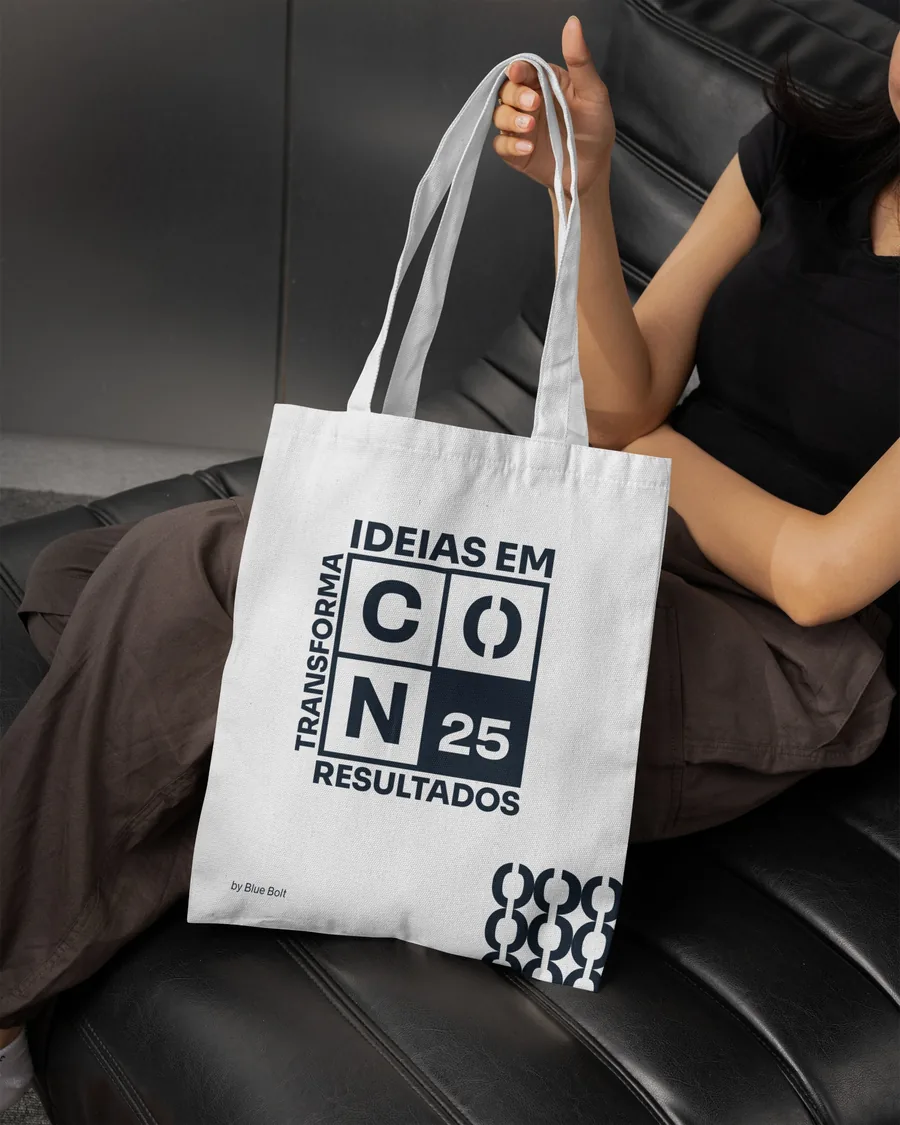 A white Connect 25 tote bag with the logo framed by Transforma ideias em resultados